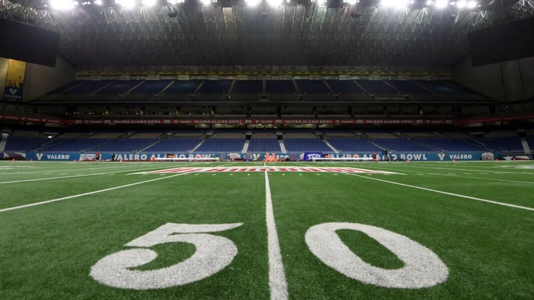 Prediction, Pick, and Odds for Tuesday's NCAA Football Game: Western Kentucky vs. Florida International